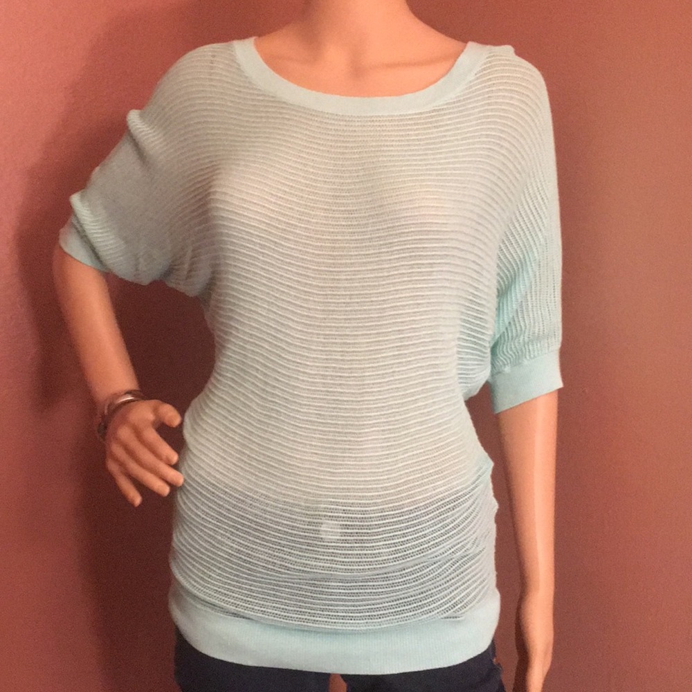 VERY NICE EXPRESS KNITTED TOP 🌸 SIZE SMALL🌸